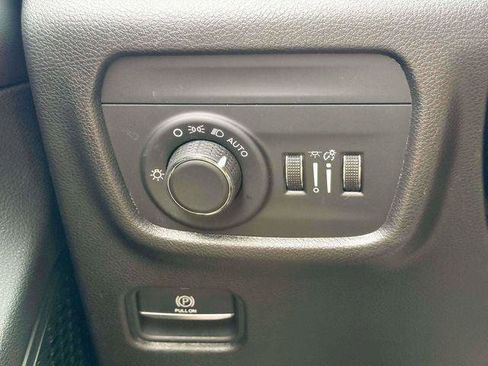 Certified 2023 Jeep Grand Cherokee Laredo w/ Luxury Tech Group I AWD/4WD image 19