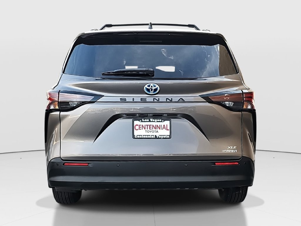 Used 2024 Toyota Sienna XLE w/ XLE Plus Package FWD image 6