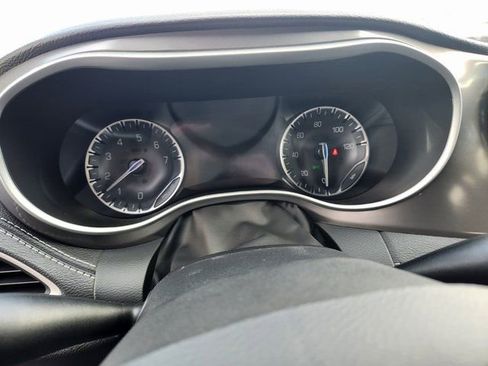 New 2025 Chrysler Pacifica Select w/ Fav Edition Package FWD image 19