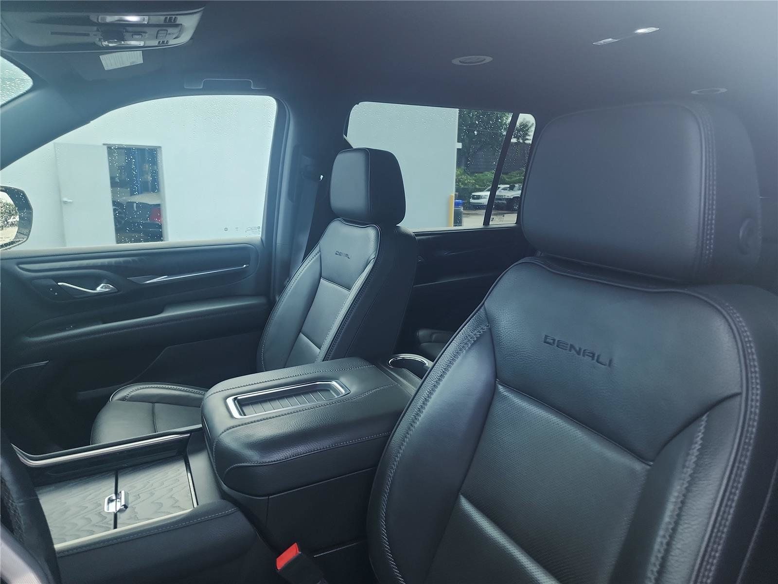 Used 2024 GMC Yukon XL Denali AWD/4WD image 19