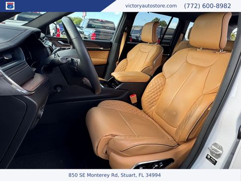 Used 2024 Jeep Grand Cherokee Summit w/ Adv Protech Group IV AWD/4WD image 17