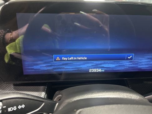 Used 2025 Chevrolet Equinox LT AWD/4WD image 4