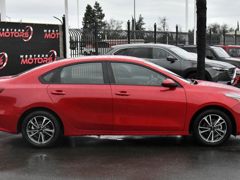 Used 2024 Kia Forte LXS image 9