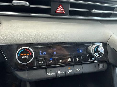 Certified 2025 Hyundai Elantra Sport FWD image 18