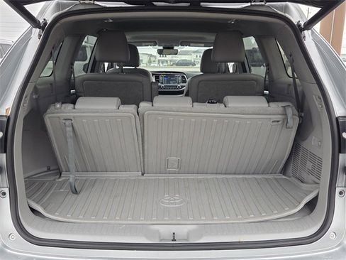 Used 2019 Toyota Highlander XLE image 14