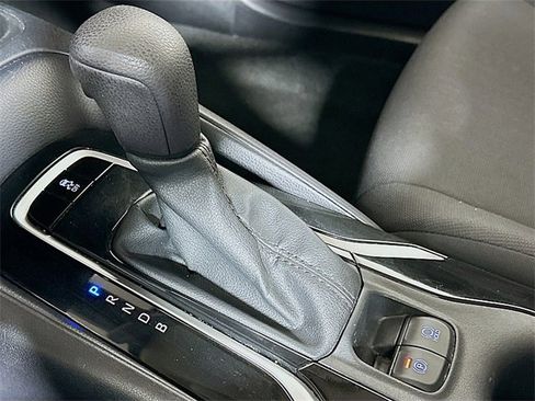 Used 2022 Toyota Corolla LE image 18