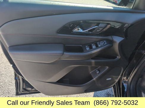 Used 2023 Chevrolet Traverse RS image 11