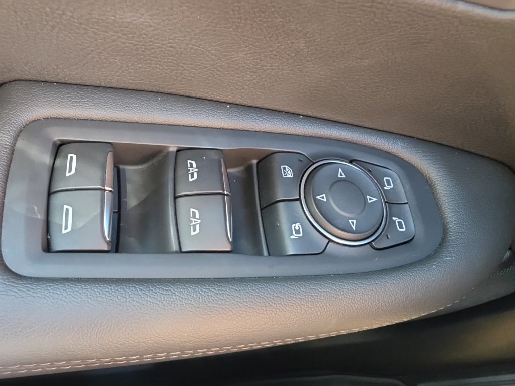 Used 2025 Cadillac XT6 Luxury FWD image 15