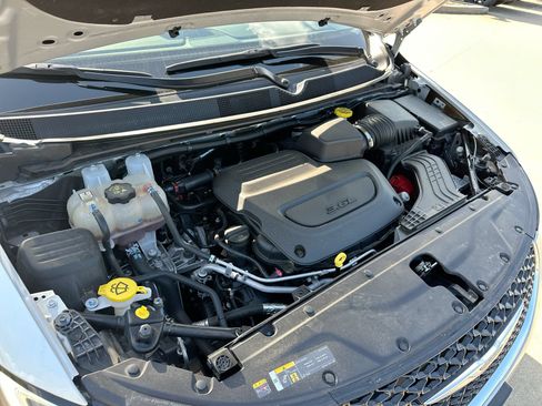 Used 2024 Chrysler Pacifica Touring-L FWD image 25