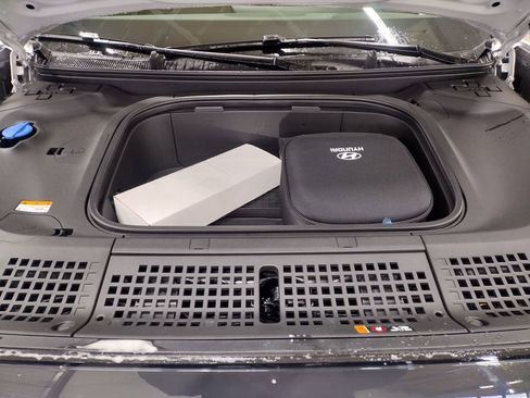 New 2026 Hyundai Ioniq 9 SE image 7