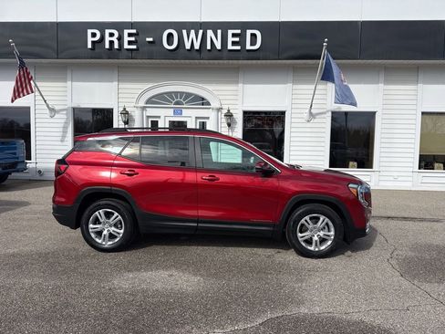 Certified 2022 GMC Terrain SLE w/ Driver Convenience Package image 4