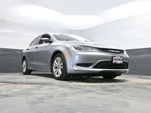 Used 2015 Chrysler 200 Limited w/ Convenience Group image 31