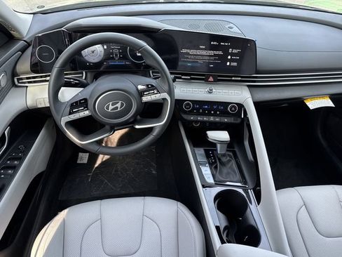 New 2026 Hyundai Elantra Limited FWD image 22