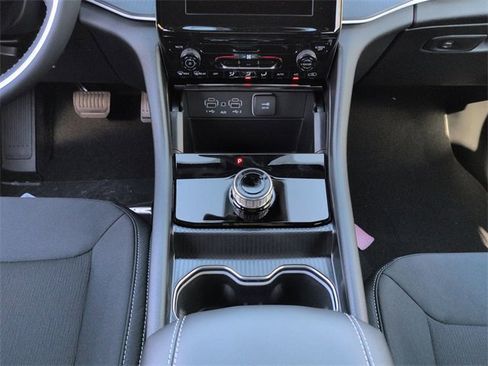 New 2025 Jeep Grand Cherokee Laredo X image 18