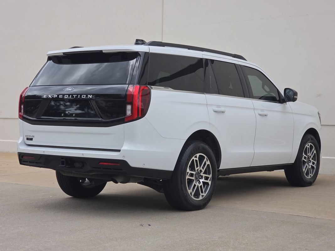 Used 2025 Ford Expedition Active RWD image 5