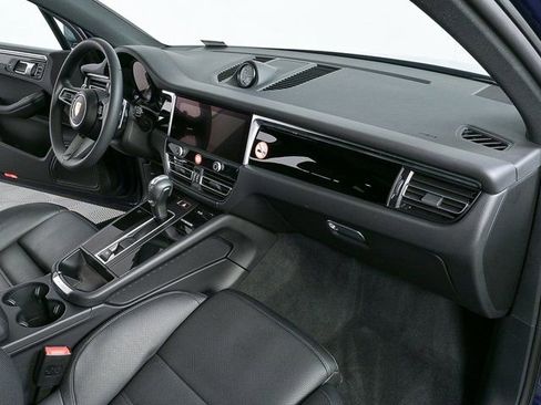 Certified 2025 Porsche Macan image 24