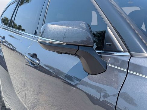 Used 2023 Toyota Highlander Platinum FWD image 14
