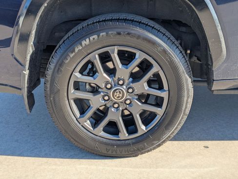 Used 2023 Toyota Sequoia Platinum image 12