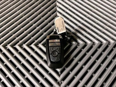 Used 2024 Ford Expedition Max XLT image 11