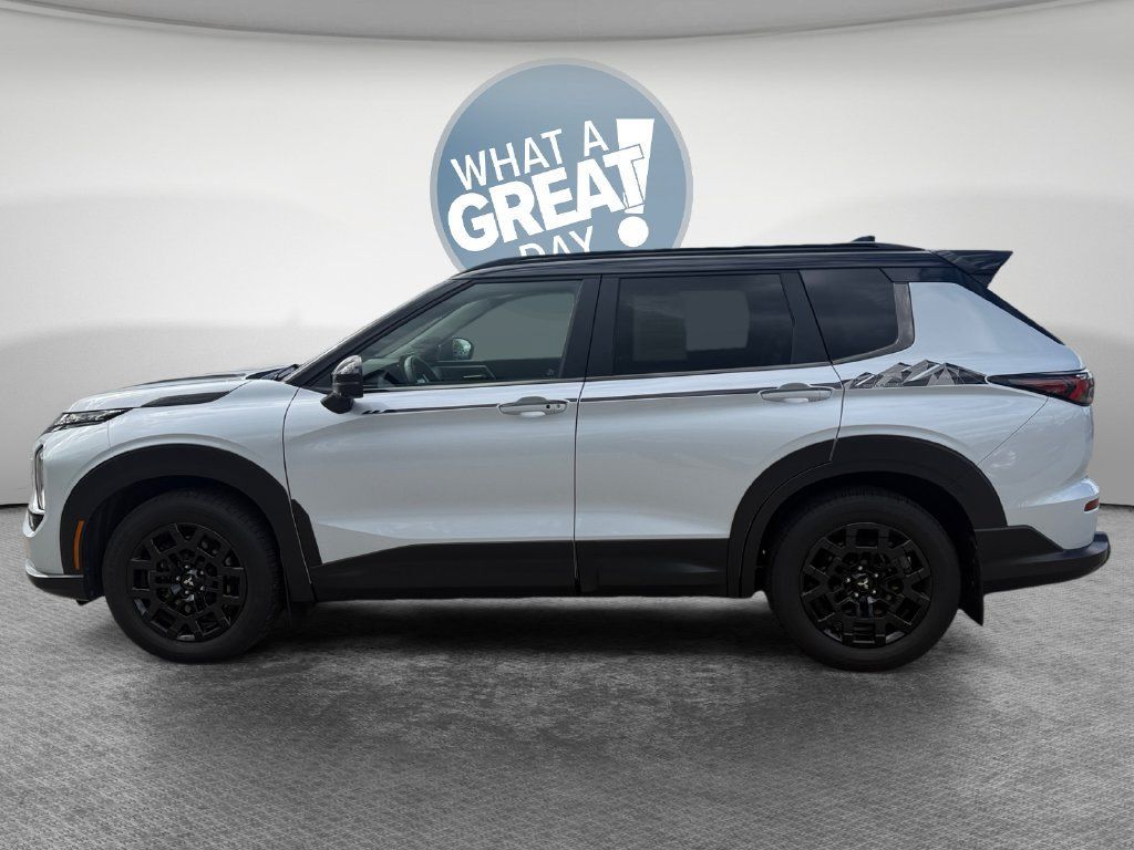 Used 2026 Mitsubishi Outlander AWD image 7
