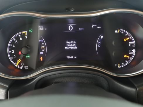 Used 2017 Jeep Grand Cherokee Limited image 16