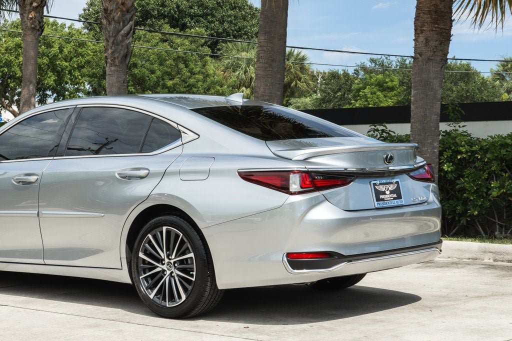 Used 2025 Lexus ES 300h w/ Premium Package FWD image 5