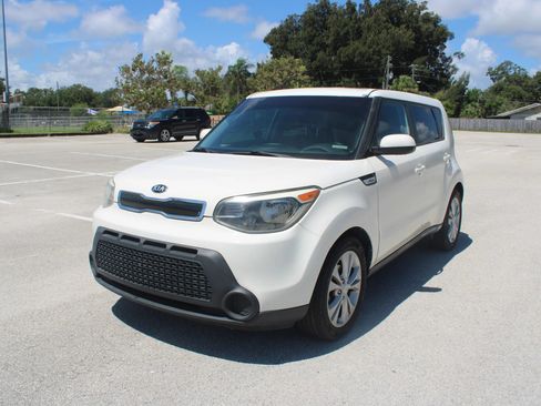 Used 2015 Kia Soul + FWD image 1