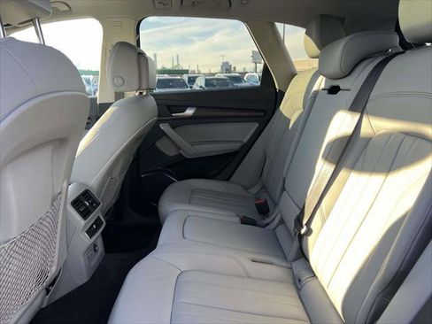 Used 2022 Audi Q5 2.0T Premium image 12