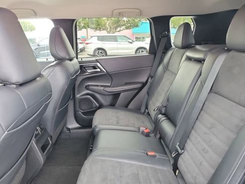 Used 2024 Mitsubishi Outlander SE image 13