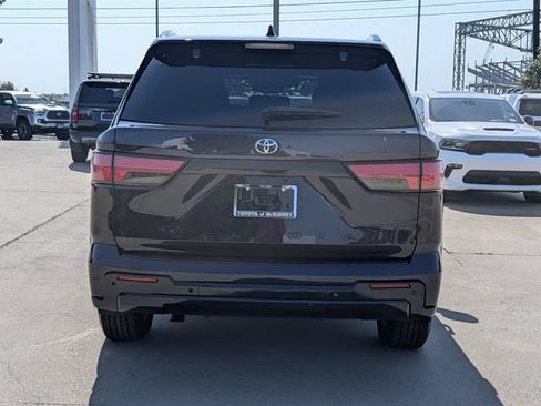 Used 2023 Toyota Sequoia Platinum AWD/4WD image 6