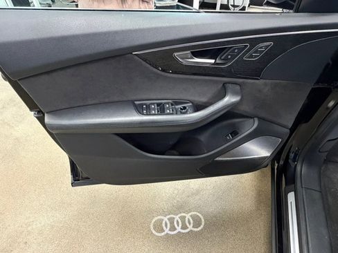 Used 2019 Audi Q8 Prestige w/ Luxury Package image 23