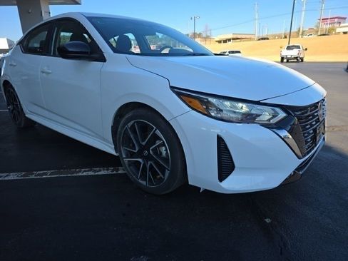 Used 2025 Nissan Sentra SR FWD image 7