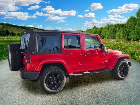 Used 2015 Jeep Wrangler Unlimited Sahara w/ Connectivity Group AWD/4WD image 6