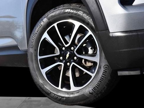 Used 2025 Chevrolet TrailBlazer LT image 3