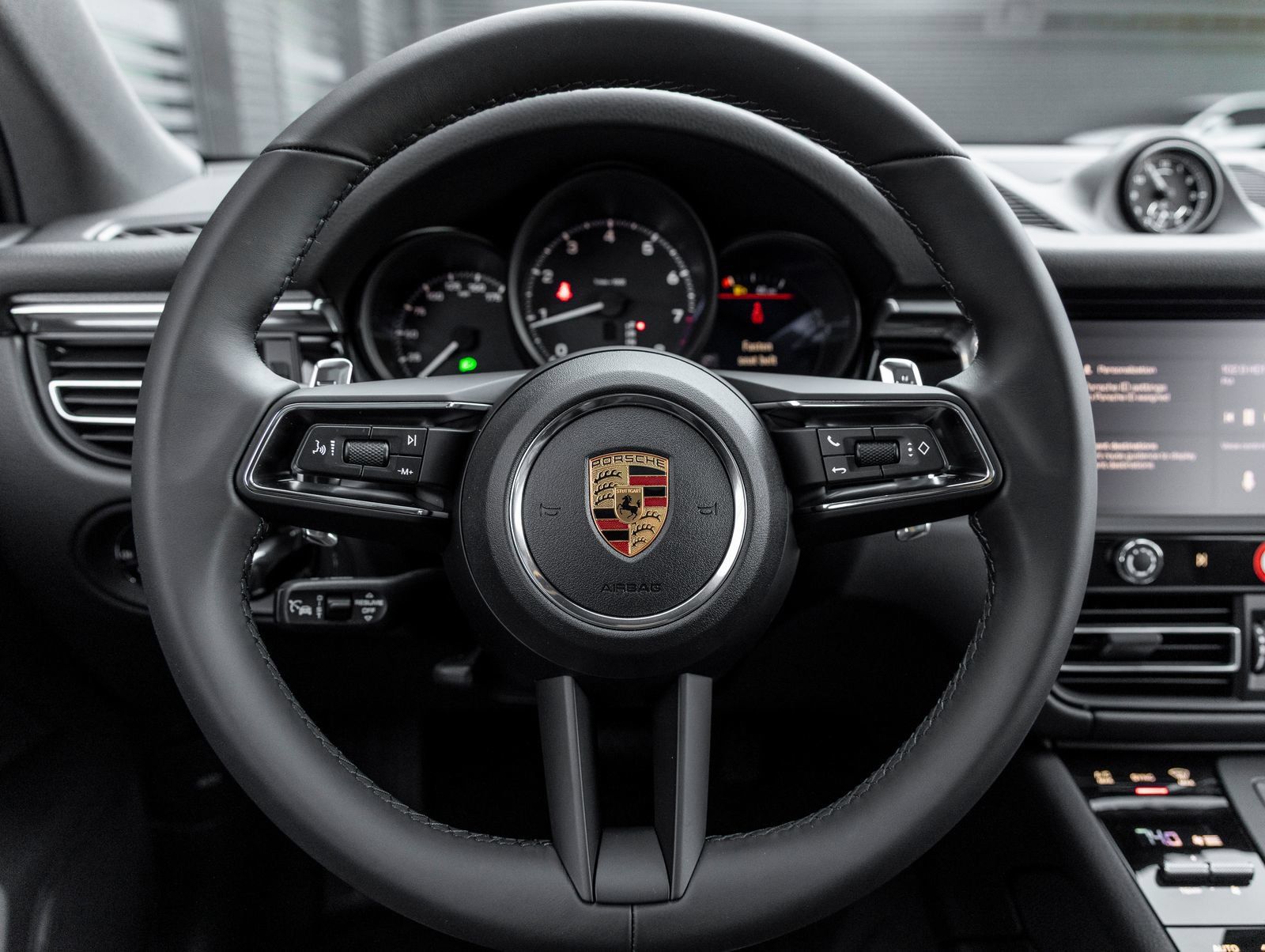Certified 2026 Porsche Macan AWD/4WD image 27