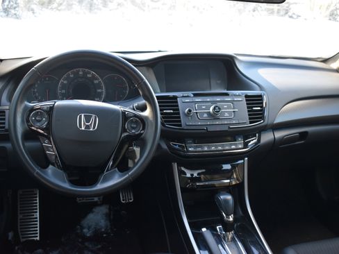 Used 2017 Honda Accord Sport image 8
