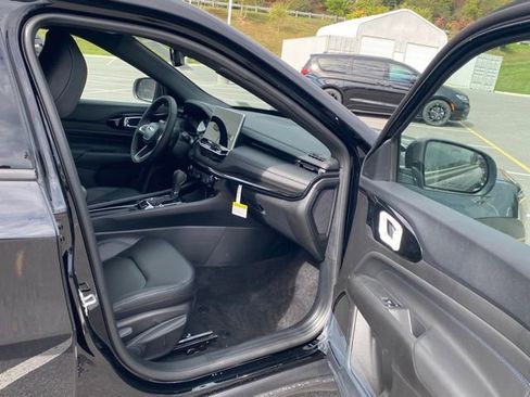 New 2026 Jeep Compass Limited image 26