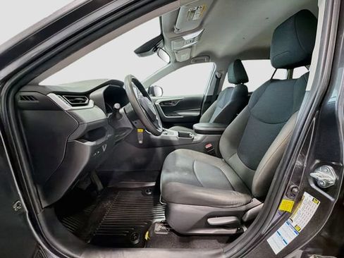 Certified 2022 Toyota RAV4 LE AWD/4WD image 16