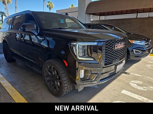 Certified 2022 GMC Yukon XL SLT w/ SLT Premium Package AWD/4WD image 3