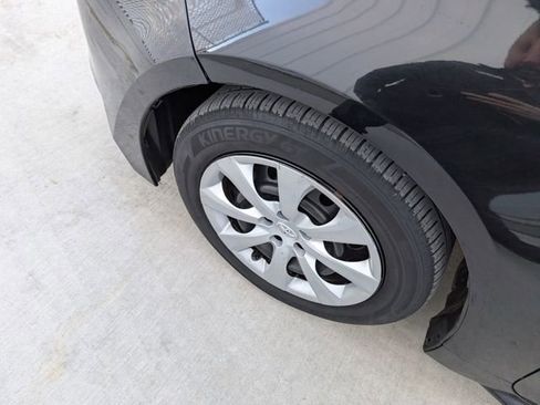 Used 2023 Toyota Corolla LE image 7