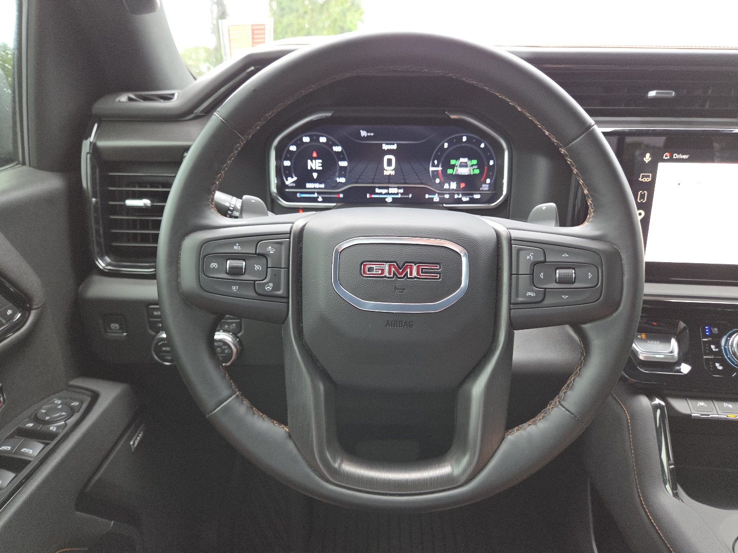 Used 2025 GMC Sierra 1500 AT4 w/ Technology Package AWD/4WD image 32