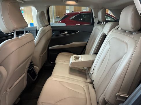 Used 2022 Lincoln Nautilus Reserve w/ Luxury Package AWD/4WD image 43