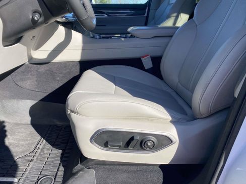 Certified 2024 Jeep Wagoneer 4DR 4WD w/ Convenience Group I image 24