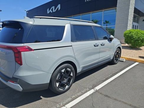 Used 2025 Kia Carnival EX FWD image 12