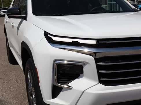 Used 2024 Chevrolet Traverse LT w/ LPO, Floor Liner Package FWD image 5