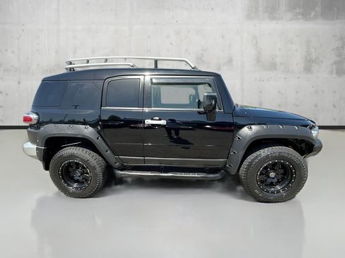 Used 2013 Toyota FJ Cruiser 4WD image 8