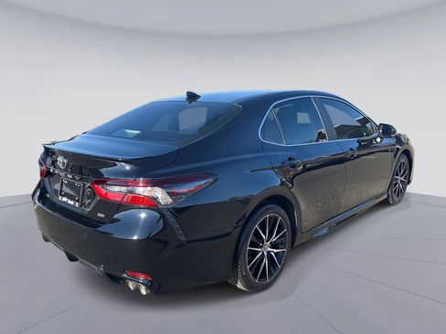 Used 2024 Toyota Camry SE image 4