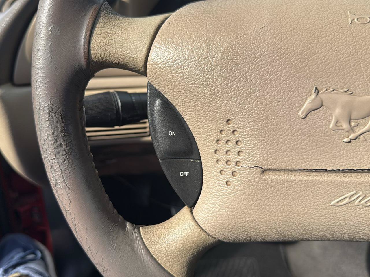 Used 2000 Ford Mustang Convertible RWD image 13