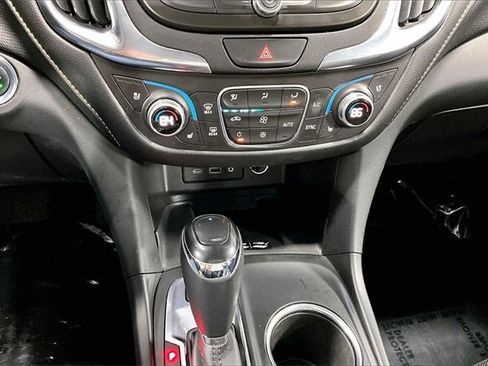 Used 2019 Chevrolet Equinox Premier image 16