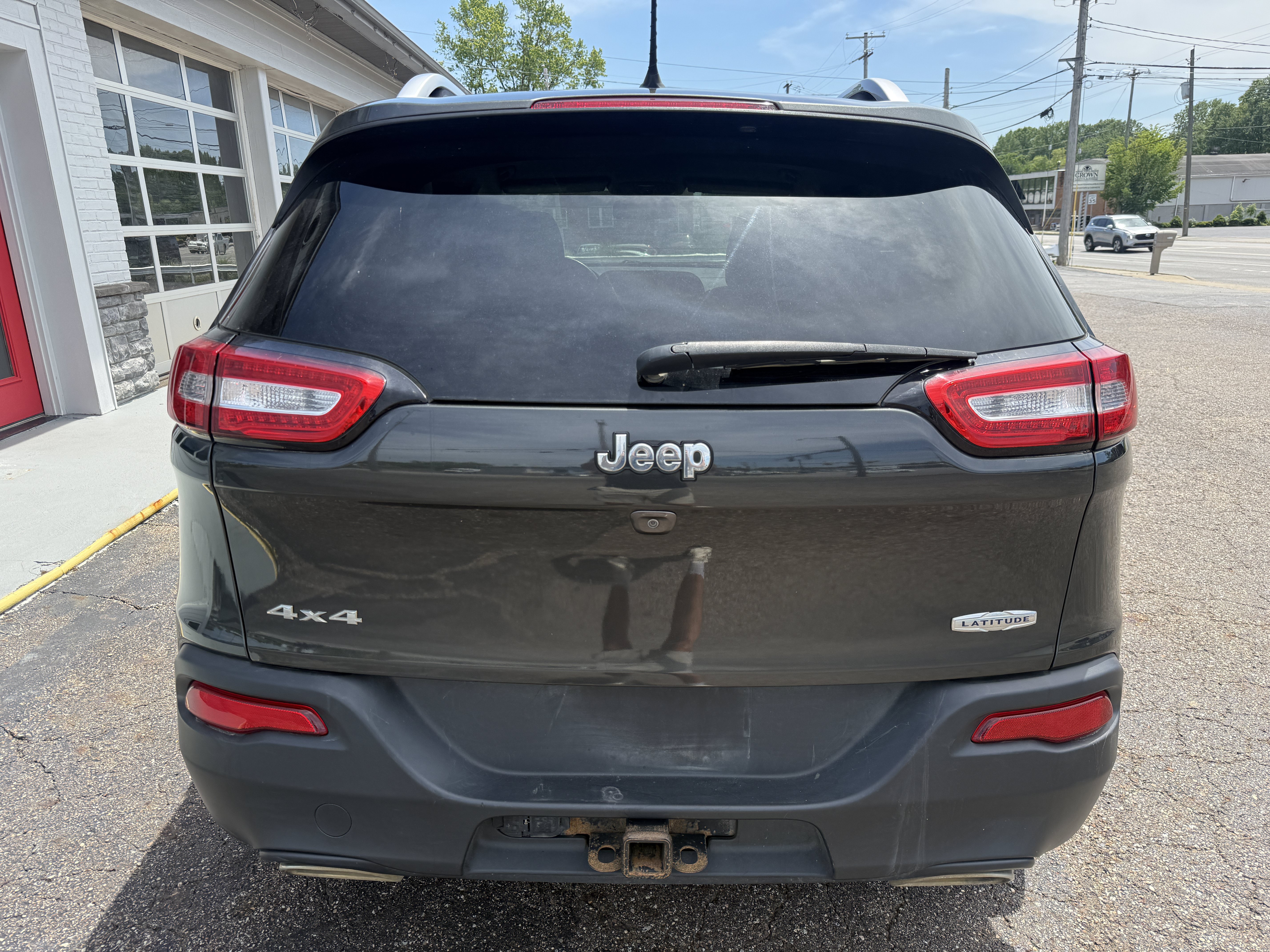 Used 2015 Jeep Cherokee Latitude w/ Cold Weather Group AWD/4WD image 4